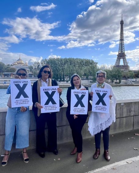 Manifestando Tour Eiffel